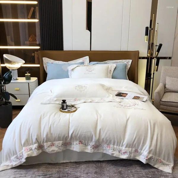 Set di biancheria da letto Set in pile di velluto super morbido Copripiumino ricamato con fiori chic Copriletto Federe Trapunte