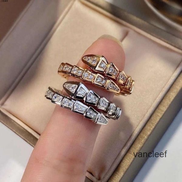 Designer Love Ring nuove signore nodo di corda di lusso con diamanti anelli di moda per le donne gioielli classici placcato oro 18 carati rosa matrimonio all'ingrosso