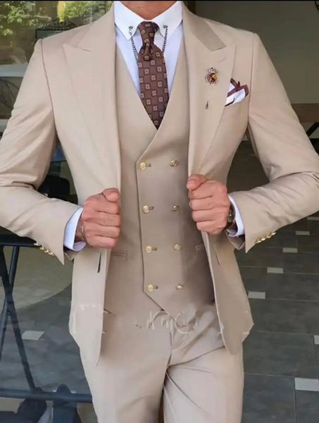 Smokings, brandneues Khaki-Herren-Hochzeitskleid, spitzes Revers, schmale Passform, Bräutigam-Smoking, beliebtes Abendessen/Darty-Kleid, 3-teiliger Anzug, Jacke, Hose, Krawatte, Weste