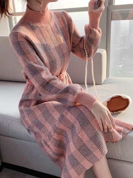 Rollkragen Damen Pullover Herbst/Winter Neue Rosa Plaid Slim Fit Midi Vesidos Koreanische Elegante Rüschen Gestrickte Anfänger Kleid 240108