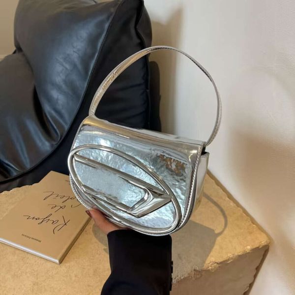 Sommer Kleine sind beliebte Damenhandtasche Silver Ding Dang 2024 Tragbare Unterarmtasche für Damen Millennial Spicy Girl Style Umhängetaschen