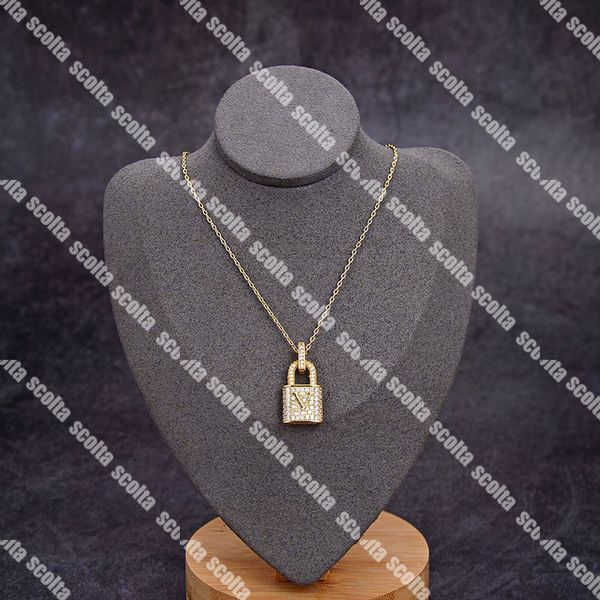 Catene sottili da donna Collana con lucchetto Designer Ciondolo di lusso Collane di diamanti Moda per donna Collana da uomo in oro argento Gioielli per coppie unisex