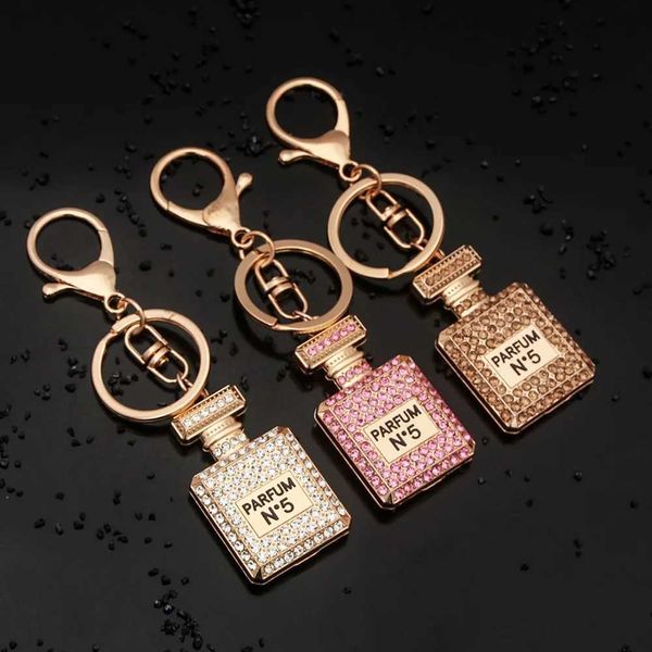 Chaveiros Strass Cristal Perfume Garrafa Forma Chaveiro 3 Cores Pingente KeyrFor Mulheres Bolsa Chave Titular Acessórios Jóias J240108