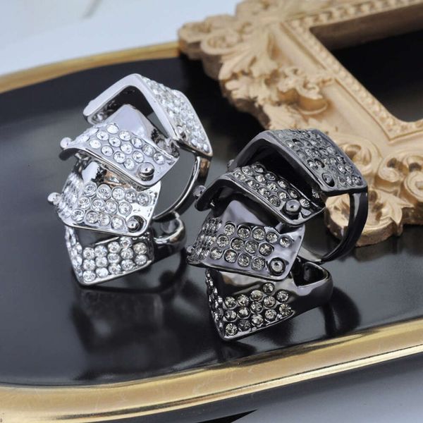 Viviennely Westwoodly celebridade popular com o anel de armadura de quatro seções de item único da garota bonita e legal ouro prata titânio preto