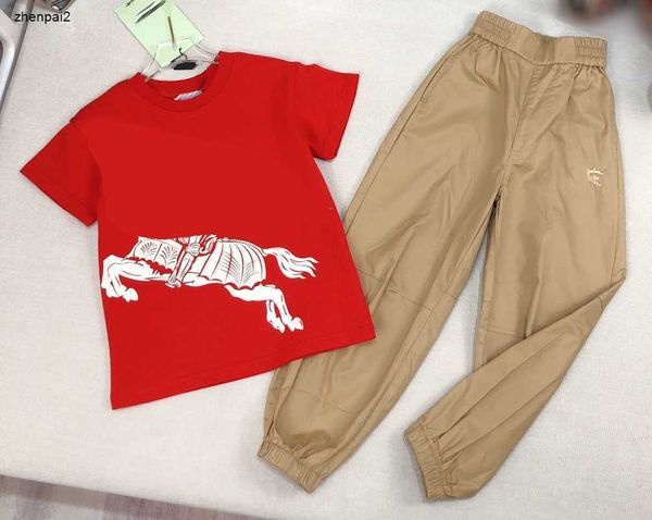 Luxuriöse Baby-Trainingsanzüge, Rundhals-Designerkleidung für Kinder, Größe 100–160, kurzärmliges T-Shirt mit Logodruck und Khaki-Hosen, 10. Januar