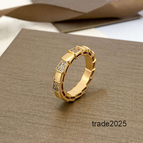 Дизайнерское кольцо 2024 Классика Обручальные кольца Розовое золото Серебро 4 мм Змеевидный тип Позолота 18 карат С бриллиантами для влюбленных Юбилей Модное ювелирное украшение подарок