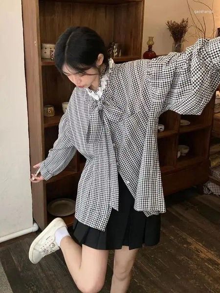 Blusas femininas camisa xadrez top lace renda emendada de gola em V longa de manga longa e branca versátil coreano