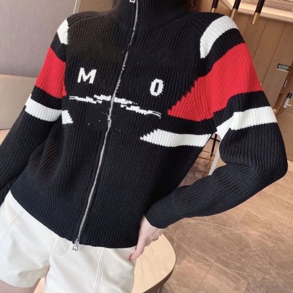 Versione alta di abbigliamento firmato rosso, bianco e nero con lettere abbinate in jacquard a collo alto lavorato a maglia con cardigan in cardigan lavorato a maglia