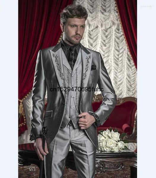 Abiti da uomo 2024 Moda Nero Argento Grigio Ricamo Smoking dello sposo Groomsmen Matrimonio Prom 3 Pezzi (Giacca Pantalone Gilet Cravatta)