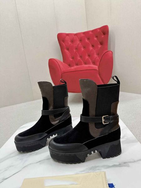 Botas femininas Laureate Desert Boot para passarela Couro bovino importado aumenta o conforto e a respirabilidade Sapatos de salto alto únicos sandálias botas de cavalo Sapatos casuais de negócios