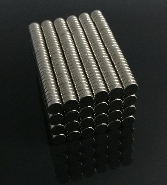 Intero 1set 100pcs 4mm x 1mm magneti a disco neodimio tondo piccolo dia N35 forte raro potente terra magnet di terra super potente 8632417