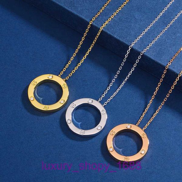 Collana con ciondolo per pneumatici per auto Migliore vendita Regalo di compleanno di Natale Collana in oro con grande torta 2024 Nuova luce di lusso Design di piccolo mercato 18k Rose INS Net con scatola originale