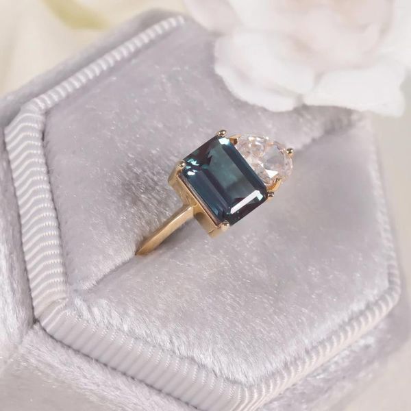 Küme Yüzük Gem'in Güzellik Eşsiz Renk Değiştirme Emerald Cut Alexandrite Gözyaşı Zirkon Nişanlığı 14K Sarı Altın Toi ve Moi Ring