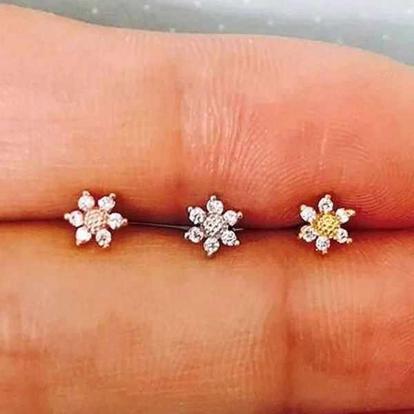 Stud Küpe Huitan Fantezi Çiçek Kızlar İçin Kulak Piercing 3 Renk Günlük Giyim Dainty Chic Women's Beyan Mücevher Hediyesi