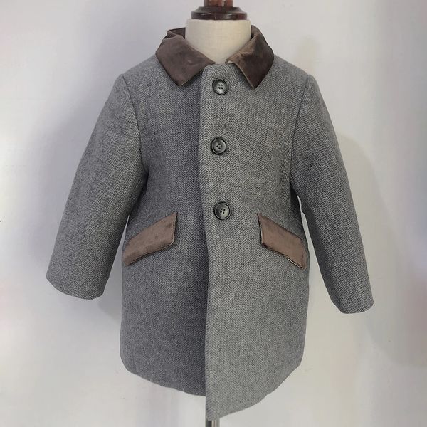 Kinder-Boutique-Kleidung, Winter-Junge, grauer Wollmantel mit Fischgrätenmuster, britische warme Steppjacke, Eid-Kleidung für das Jahr 240108