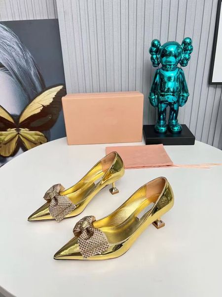 Sandali vuoti con tacco gatto di alta qualità tacchi di lusso diamanti caldi di lusso designer decorativi archi banchetti donne importate taglia 35-42