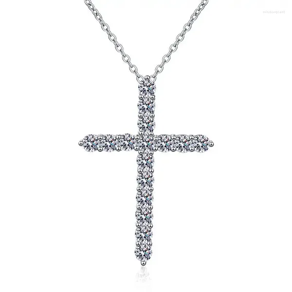 Catene Moda S925 Argento sterling Platino Pieno di diamanti Scintillante Croce Ciondolo 1.6 Collana Moissanite per abbigliamento abbinato