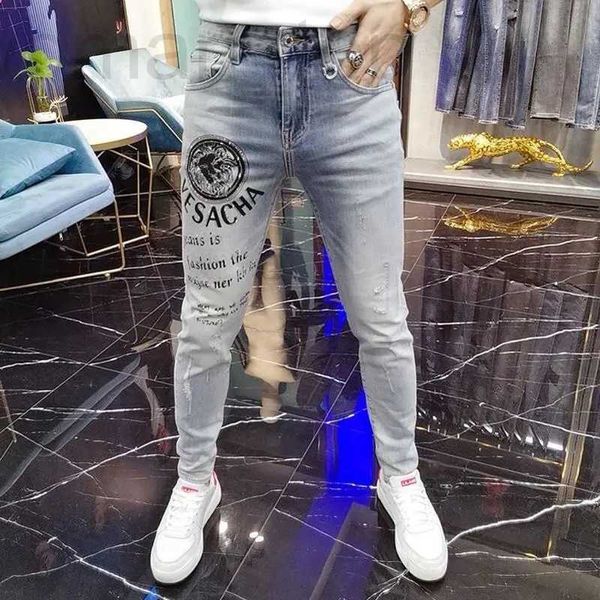 Herren Jeans Designer 2021 Modemarke durchbohrte Jeans Herren Lichtfarbe Trend Hot Diamond Printing Slim Fit Hosen GD1R