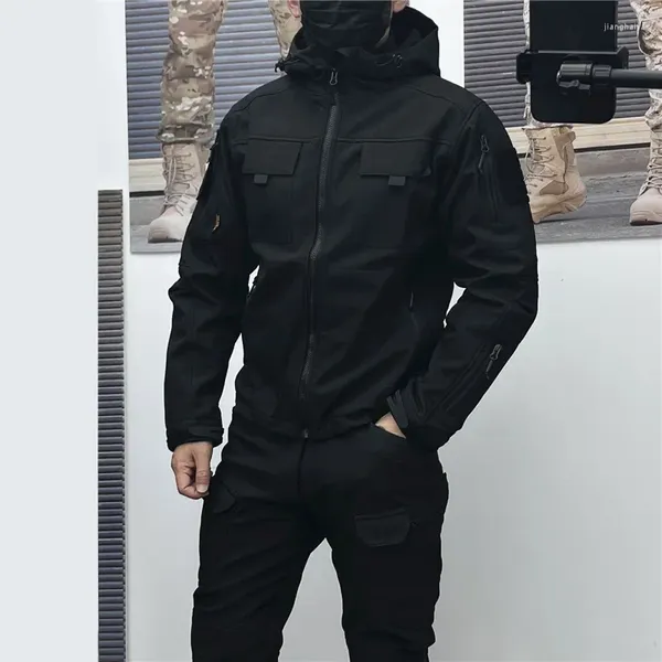 Abbigliamento da palestra 2024 Velluto invernale da uomo addensato Outdoor Invader Soft Shell Tattiche Antivento e impermeabile Set di carica per alpinismo