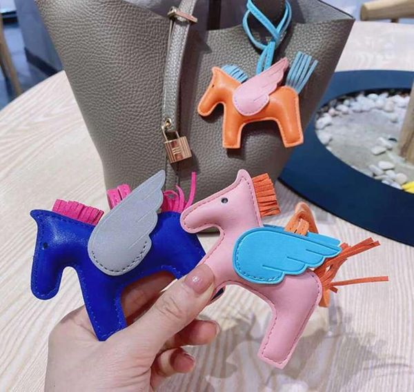 Cordões colhedores chaveiros atacado luxo couro do plutônio asas de anjo forma de cavalo chaveiro pingente para senhoras mini pônei rodeo saco charme acces