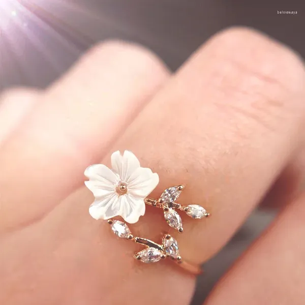 Anéis de cluster Anel feminino pequeno fresco jóias criativa ajustável e conveniente com folha de cristal flor lindamente jóias