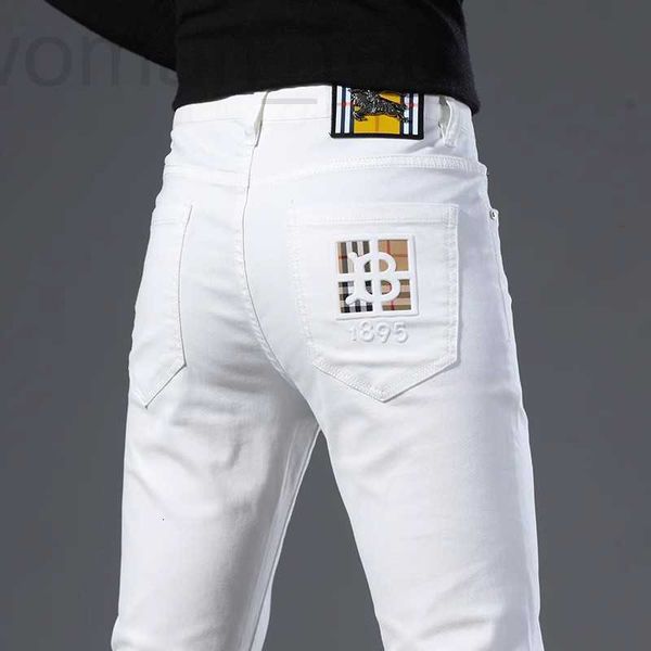 Herren-Jeans, italienische High-End-Jeans mit schmaler Passform, schmal geschnittene weiße Designer-Jeans, kleine Herrenfüße, koreanische Version der sommerlichen, dünnen, elastischen Freizeithose AK9Q