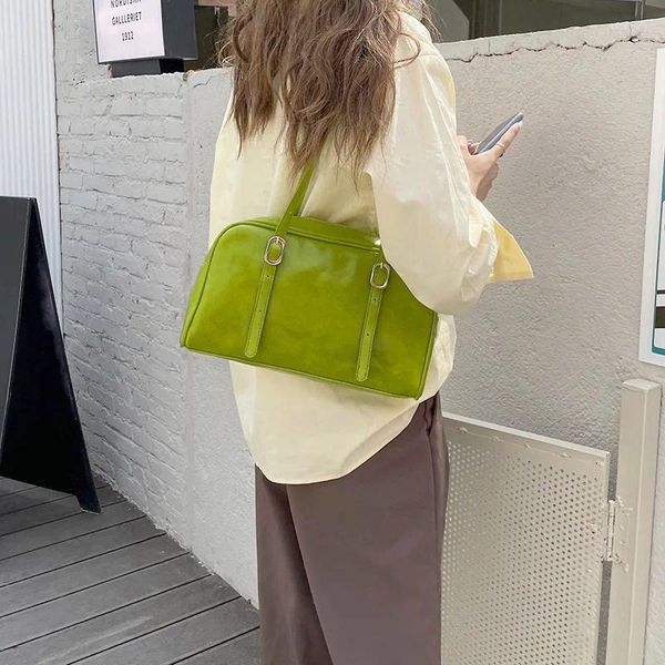 Sacos de noite Primavera Verde Bolsa de Ombro Nicho Casual Underarm Pure Color Cem Commuter Mulheres Celular Bolsa de Moeda