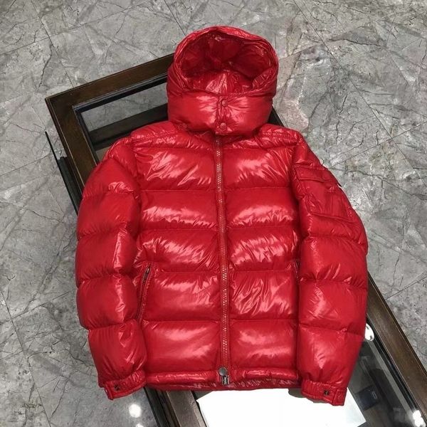 Puff Jacket Designer jaqueta de inverno masculina com coleção de casaco de moda Casaco quente Decoração de crachá frio Casaco espessado Luxo à prova de vento jaqueta simples à prova d'água