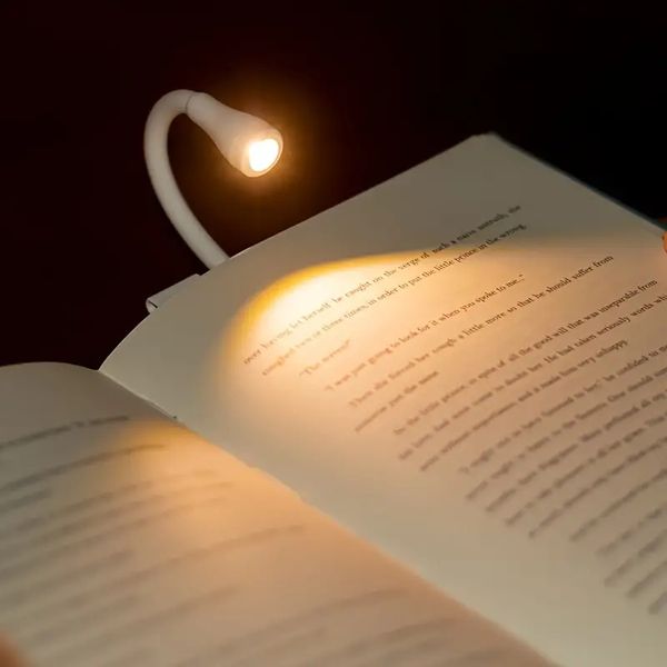 LED-Buchleuchte mit Clip-On-Lampe – tragbares, leistungsstarkes Leselicht für nächtliches Lesen, Reisen und Lernen, inklusive Lesezeichen, ideal für Erwachsene