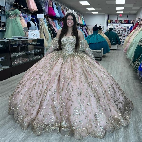 Rosa funkelndes Quinceanera-Kleid, schulterfrei, mit Perlen verziert, Goldapplikationen, Spitze, Schleife, Ballkleid, formelles Geburtstags-Partykleid, Robe de Soiree