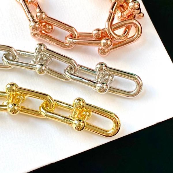 bazalate chaînes en forme de u bracelets plaqués or 18 carats chaîne alphabet 3 couleurs bracelets de luxe pour femmes bracelets d'amant polyvalents cadeau d'anniversaire ensemble de bijoux cadeau