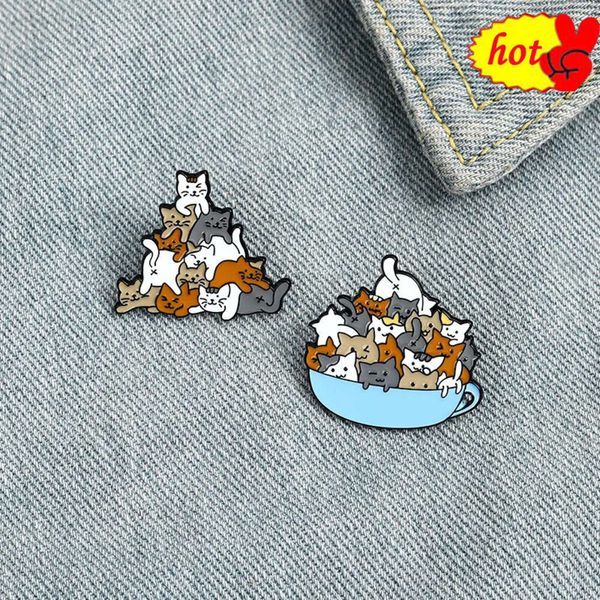 Playing in the Cat Bowl Pyramide Broschen Hartlegierung Pin Brosche Schmuck Geschenke für Mädchen Kleidung Frau Unisex Dropping Shippig