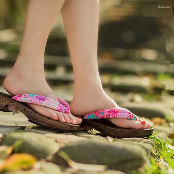 Sapatos de vestido Mulheres Cosplay Baixo Salto Marrom Cor Madeira Sandálias de Verão Clássico Japão Geta Casual Flip Flops Chinelos de Praia