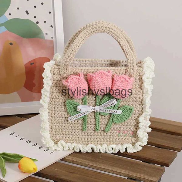 Tragetaschen Schöne handgewebte Tasche mit Tulpen aus Wolle, selbstgemachtes DIY-Material, selbstgemachtes Geschenk für Freundinnen, stilvolle Taschen