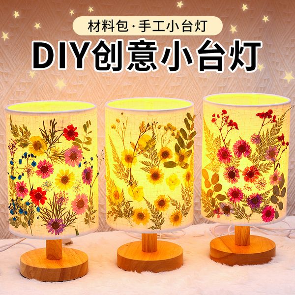 Neujahr handgemachte getrocknete Blumen Tischlampe DIY Materialpaket Druck Laterne Nachtlicht Kinder Blumen Tischlampe Ornamente.