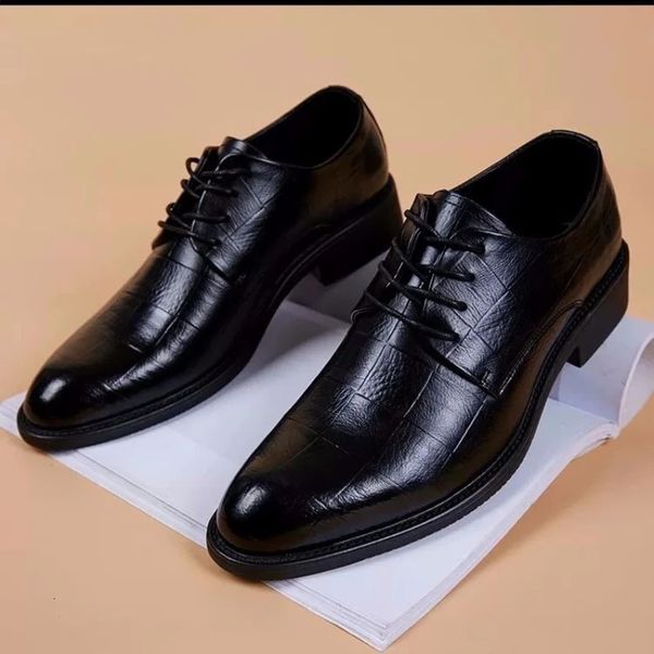 Homens de couro de casamento vestido de negócios apontou casual juventude estilo britânico aumento interno primavera chegadas sapatos 240109 gai gai gai