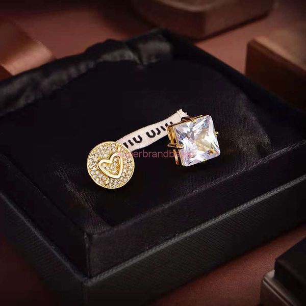 Tasarımcılar Mücevher Miu AB tarzı tam elmas kristal blok küpeler niş tasarım ins Işık Lüks Bir Ok Delici Miu Bayan Miao Küpe