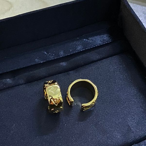 Anello Designer Anello da uomo e da donna Cerchio semplice Misuratore d'oro Moda casual Regalo di Natale temperamento dei gioielli L'anello versatile è molto buono Anelli a fascia