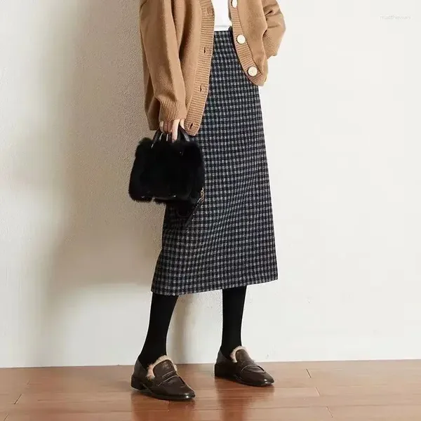 Gonne 2024 Classic Plaid Midi Donna Autunno Vintage Elegante Ufficio Ladies Dietro lo spacco Progettato All-match Harajuku Fashion