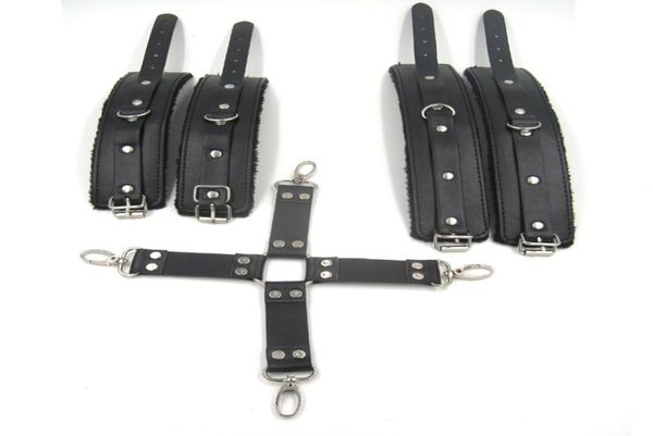 Pu couro bondage punhos e tornozelo conjunto com algemas de banda cruzada role play toy2682344