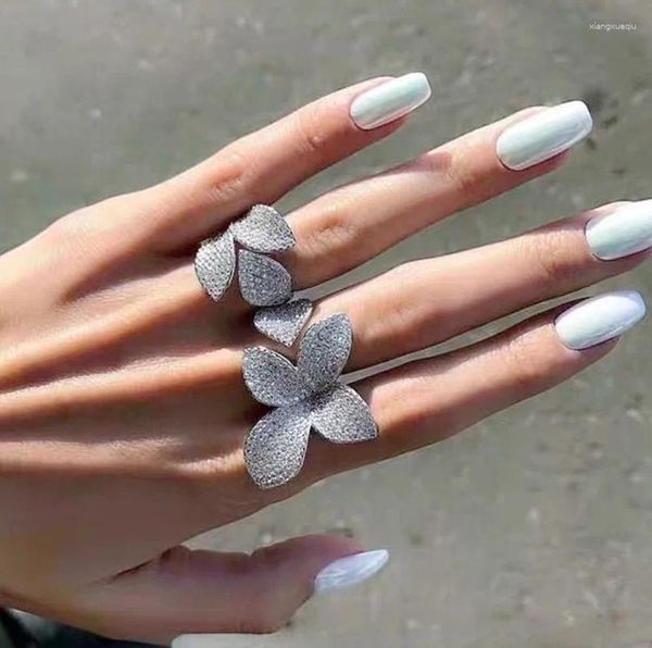 Küme Yüzükleri Büyük S925 Gümüş Çiçek Yaprağı Ayarlanabilir Yüzüğü Bling Zirkon Taşı Kadınlar İçin Düğün Engelleme Moda Takı 2024 Trend