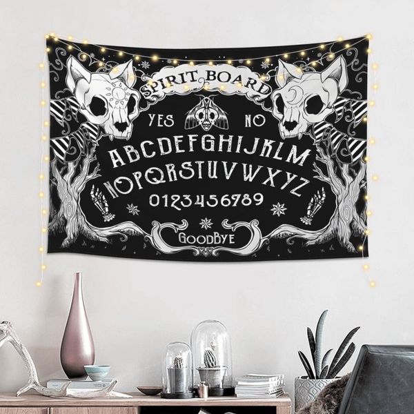 Der schwarze Wandteppich „Skull Spirit Ouija Board“ versetzt Sie in einen geheimnisvollen Energieraum