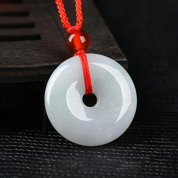 Anhänger Natürlicher Myanmar Agrade Jade Anhänger Sicherer Eisschutz Glückskette Rotes Seil Handgewebter Schmuck Sommer Cooles Geschenk