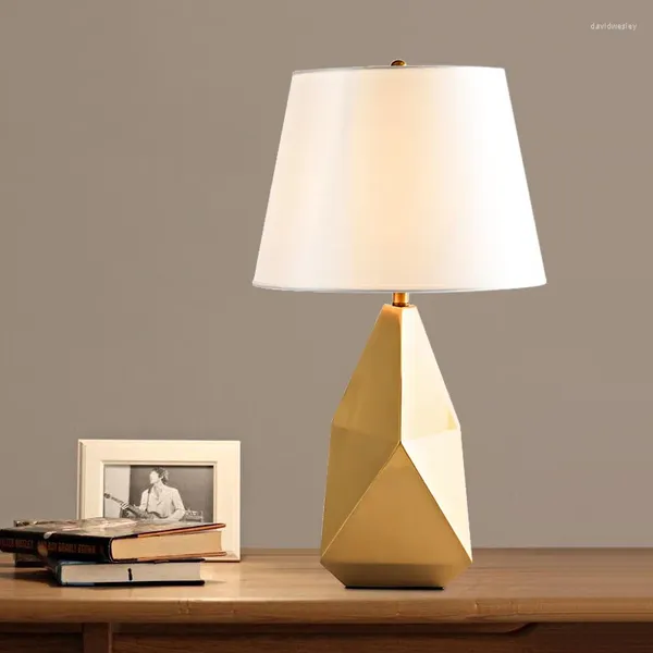 Lâmpadas de mesa moderna lâmpada de metal ao lado para sala de estar arte criativa simples el quarto cabeceira clube decorativo