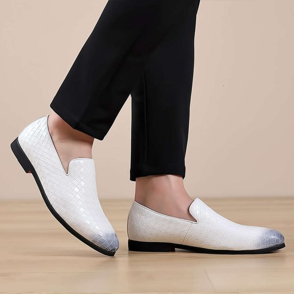 Moda branco tecer couro confortável deslizamento em mocassins casuais sapatos para homem macio mocassins tamanho grande 38-48