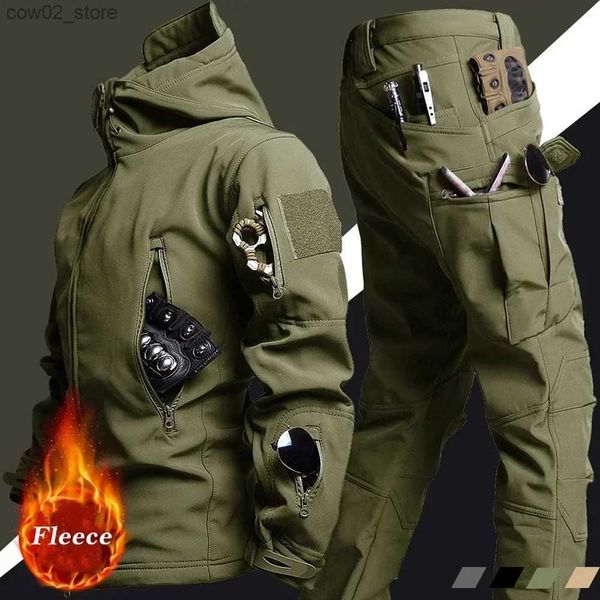 Fatos masculinos Conjunto tático de inverno masculino militar ao ar livre à prova de vento à prova d'água terno multi-bolso soft shell jaquetas com capuz pele calças de trabalho q230110