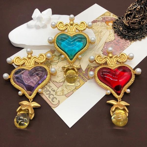 Orecchini a bottone Inverno colorato cuore amorevole modello intagliato Spilla di perle Doppio uso Personalità della moda da donna