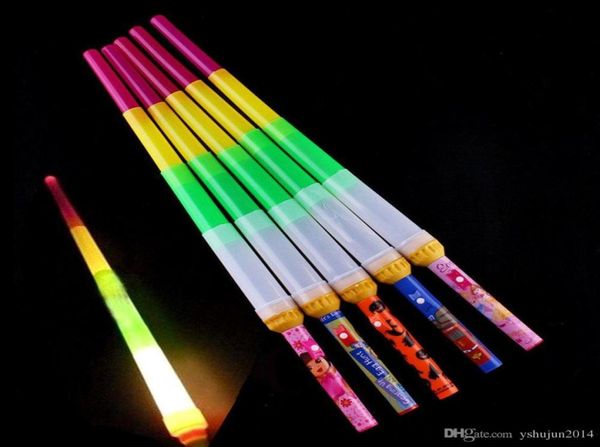 Fornecimento de festa de Natal Brand new Baixo Telescópico Glow Sticks Flash Light Up Toy Espada Fluorescente Concerto Carnaval de Natal 6108517