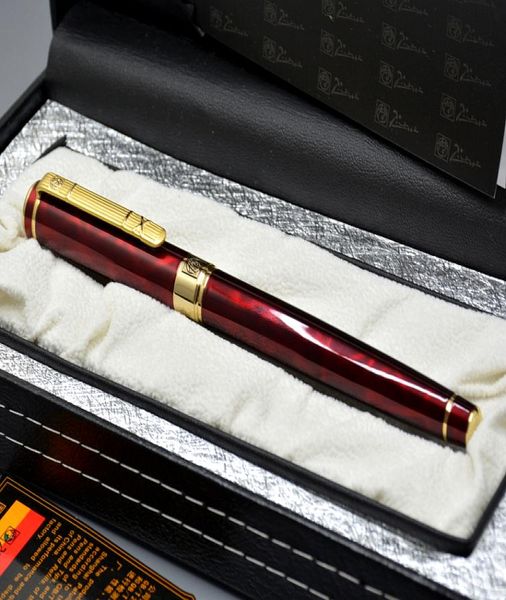 Marca Picasso de luxo 902 Vinho tinto e preto Caneta-tinteiro clássica com tampa de relevo dourado 22K NIB Escrita material escolar de escritório Hig3997534