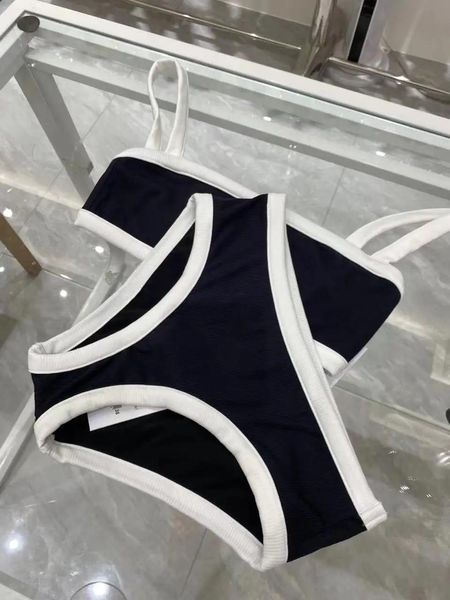 Set 22 Yaz Yeni İnce Fit Split Bikini Mayo Sıcak Kızların Zarif Yüksek Moda Rahat ve Çok Yönlü